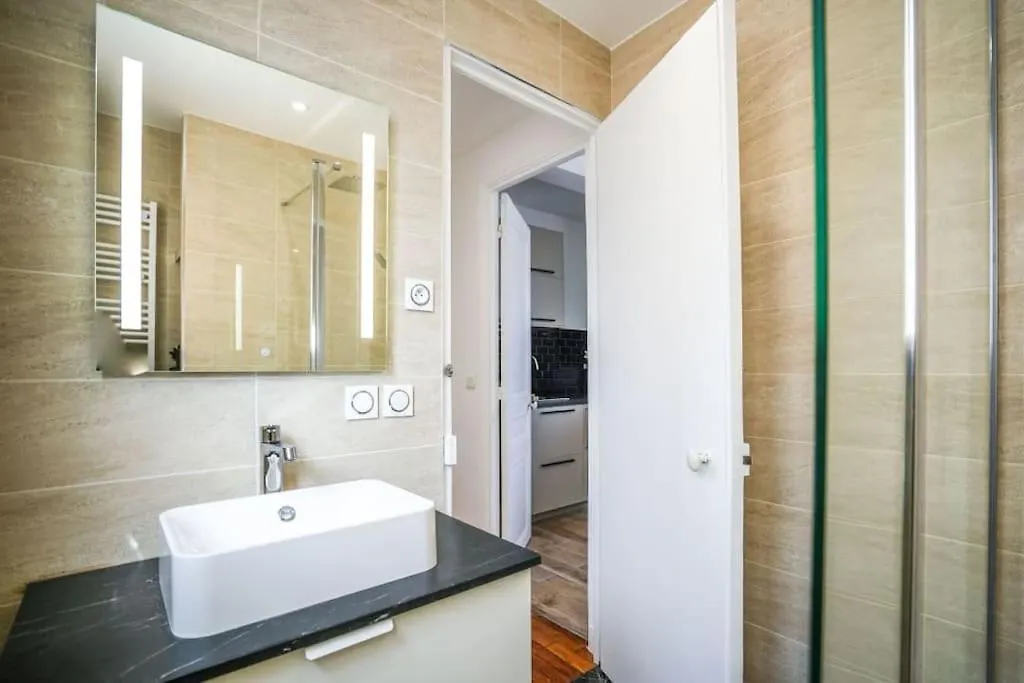 Tranquil Retreat In The 16th Arrondissement *