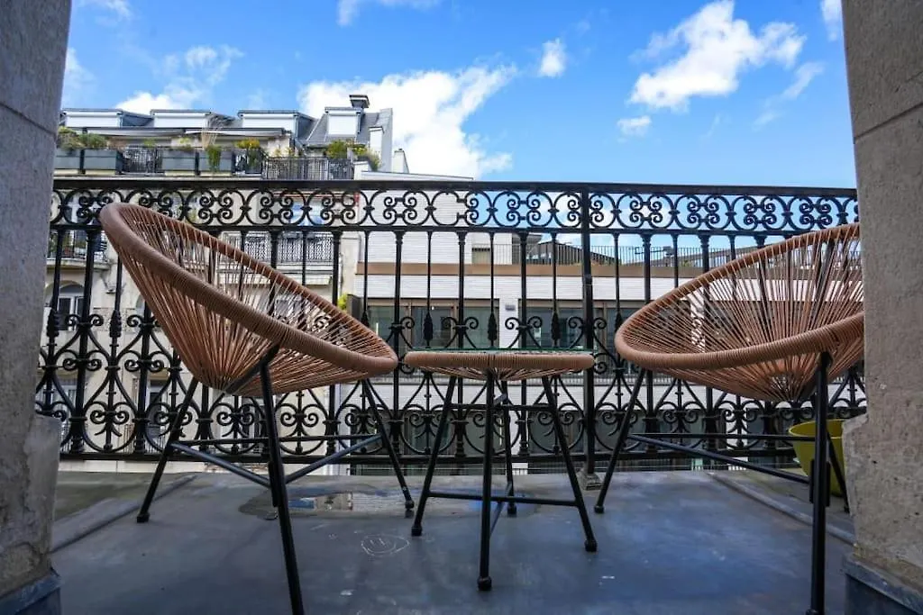 Tranquil Retreat In The 16th Arrondissement Apartment
