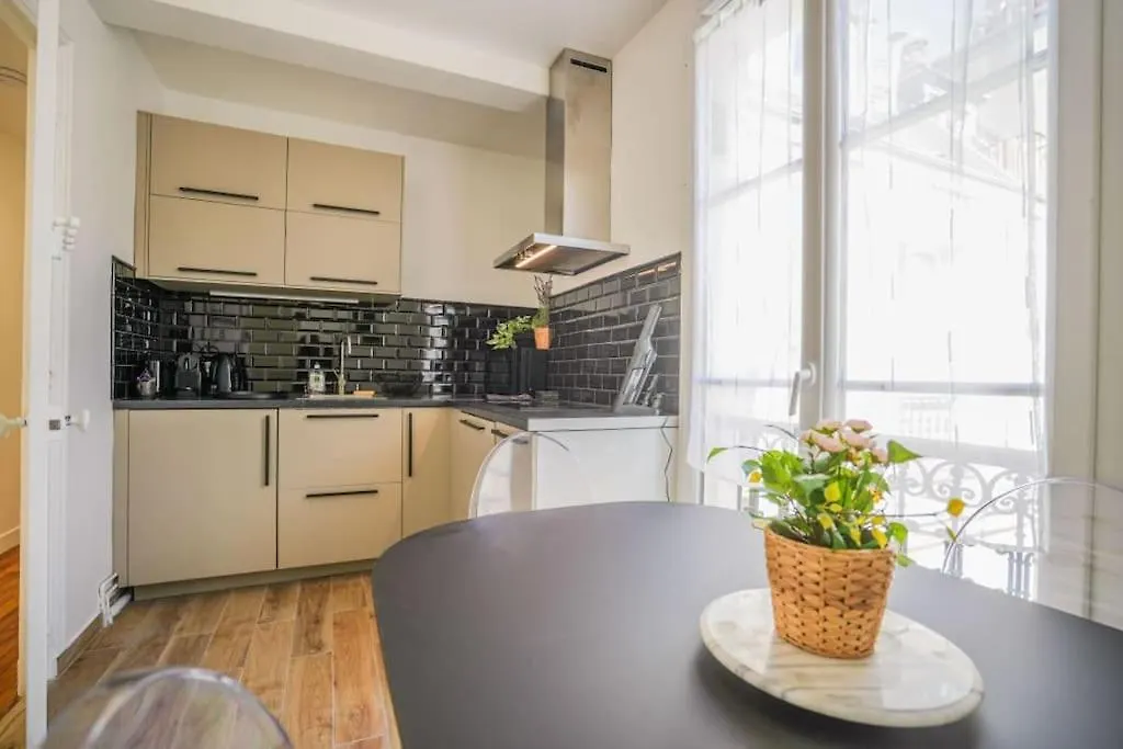Tranquil Retreat In The 16th Arrondissement דירה *